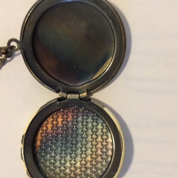 Songbird locket with bronze finish - Picture 3 of 8